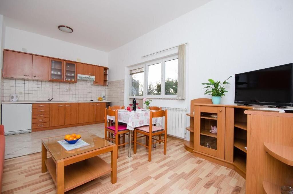 Apartments Krunoslav Punat Buitenkant foto