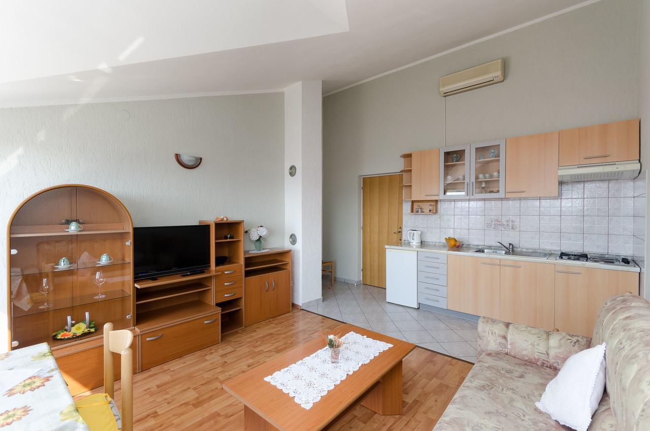 Apartments Krunoslav Punat Buitenkant foto
