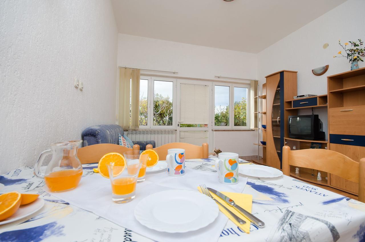 Apartments Krunoslav Punat Buitenkant foto